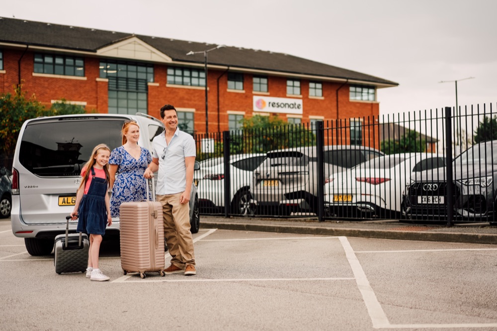 Albatross Cars airport transfer from Derby to London Luton